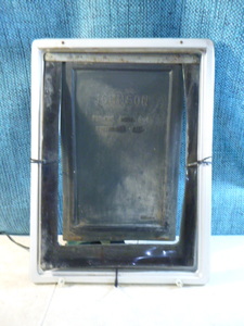 lot 22 image: Johnson Pet Door