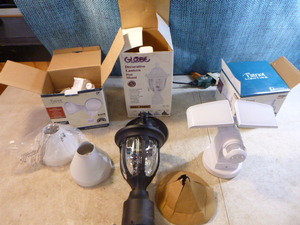 lot 71 image: 3 Outdoor Lights