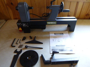 lot 91 image: Performax 12 Mini Wood Lathe