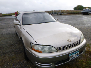 lot 1 image: 1994 Lexus ES 300