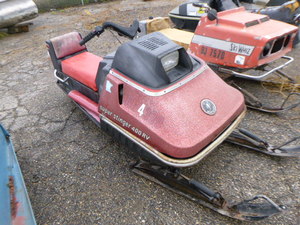 lot 8 image: 1973 Scorpion Super Stinger 400 RV Snowmobile