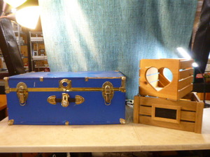 lot 104 image: Truck and Decorate Crates