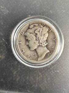1942 US MERCURY DIME IN CASE