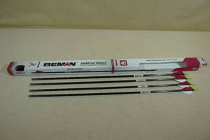 lot 23 image: 4 Beman Carbon Arrows