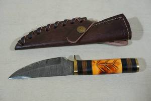 lot 79 image: Handmade Damascus Style Blade Hunting Knife