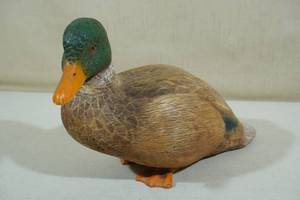 lot 86 image: Resin Duck Decoy