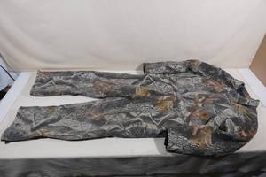 lot 99 image: Berne Realtree Youth Full Body Suit -1416