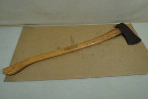 lot 101 image: Truper Axe