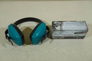 lot 125 image: Bilson Shooting Noise Ear Muffs with Safety Glasses