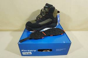 lot 139 image: Korkers Greenback Wading Boots -Mens 8, Felt & Kling-On Soles