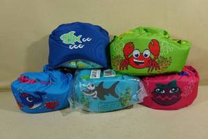 lot 153 image: 5 Paddle Pals Child Floatation Devices