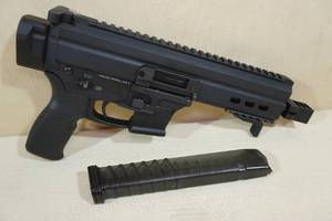 lot 2 image: NEW UTAS USA UT9M 9mm Semi-Auto Pistol - 33  1 Capacity