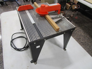 lot 11 image: Craftsman Router & Table