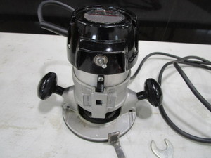 lot 16 image: Craftsman Router & Misc. Bits