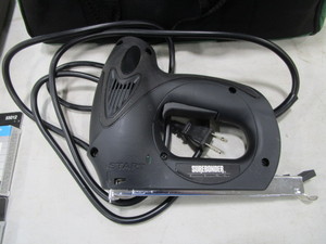 lot 27 image: Staple Guns & Staples