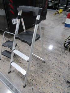 lot 55 image: 4 Step Ladder & Step Stool