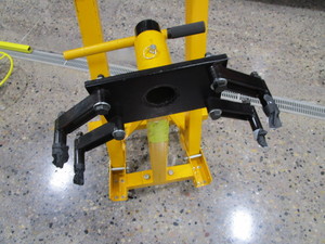 lot 66 image: Engine Stand