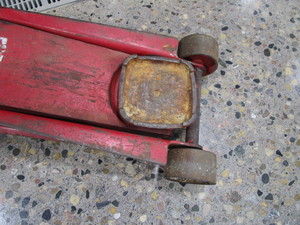 lot 67 image: Floor Jack