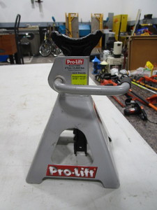lot 69 image: 2 ton Jack Stands