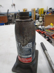 lot 71 image: Hydraulic Jacks