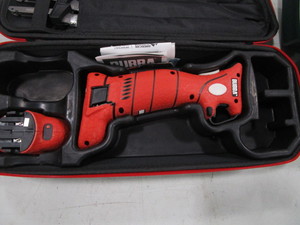 lot 82 image: Electric Fillet Knives