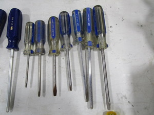 lot 110 image: Screw Drivers