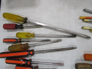 lot 111 image: Screw Drivers