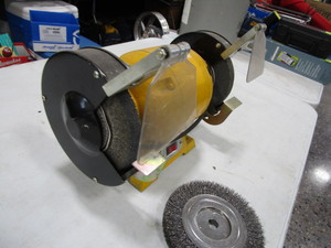 lot 140 image: Bench Grinder