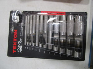 lot 143 image: Tap & Die Set, Hole Punches