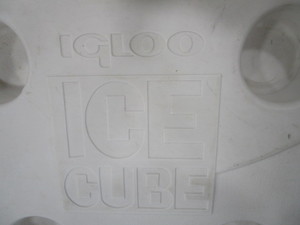 lot 199 image: Igloo Ice Cube Rolling Cooler