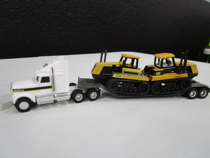 lot 275 image: (2) 164 Caterpillar Semis & (2) 164 Caterpillar Challenger Tractors