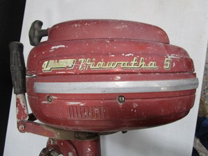lot 291 image: Vintage Hiawatha 5 hp Outboard Motor