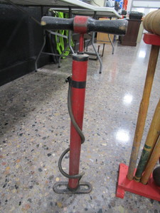 lot 295 image: Vintage Croquet Set & Bike Pump