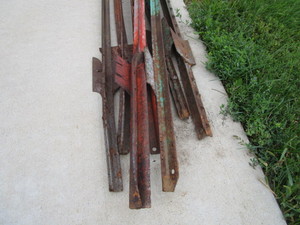 lot 74-B image: T Posts
