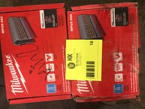 lot 18 image: Milwaukee 2 in. 9-Gauge Galvanized Staples for M18 FUEL Utility Fencing Stapler (960 Per Box)  Customer Returns See Pictures
