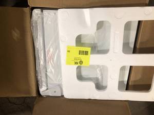 lot 35 image: Magic Chef 1.7 cu. ft. Freezerless Mini Fridge, White  Customer Returns See Pictures