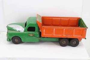 lot 3 image: Structo Dump Truck