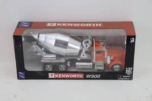 lot 7 image: NewRay Kenworth W900 Cement Truck 132