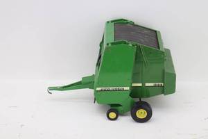 lot 8 image: John Deere 566 Baler