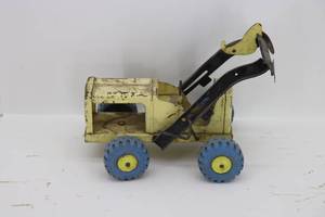 lot 9 image: Vintage Lumar Loader