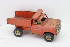 lot 10 image: Tonka Dump Truck XR-101