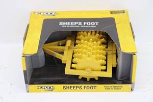lot 15 image: Ertl 116 Diecast Sheeps Foot