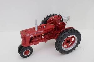 lot 21 image: McCormick Farmall Super M 8 Diecast