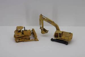 lot 51 image: John Deere Diecast Excavator & Dozer