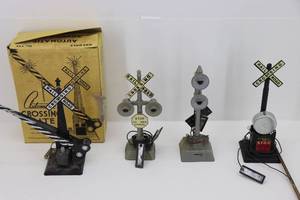 lot 62 image: Lionel Train Crossings