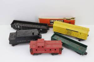 lot 65 image: Lionel Train Cars
