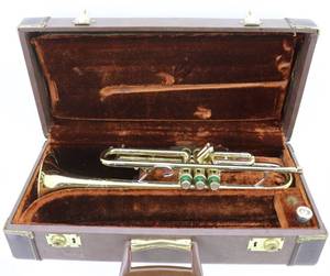 lot 77 image: Olds Ambassador Trumpet & Case