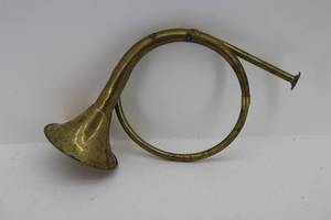lot 84 image: Antique 12 Brass French Hunting Horn
