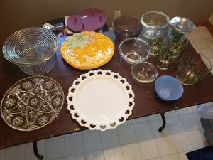 lot 72 image: Lot of Glass Dishware