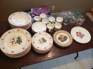 lot 73 image: Christmas Dishes, Plates, Cups, Glasses